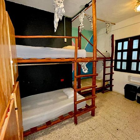 Straw Hat Hostel & Rooftop Bar Тулум Екстер'єр фото