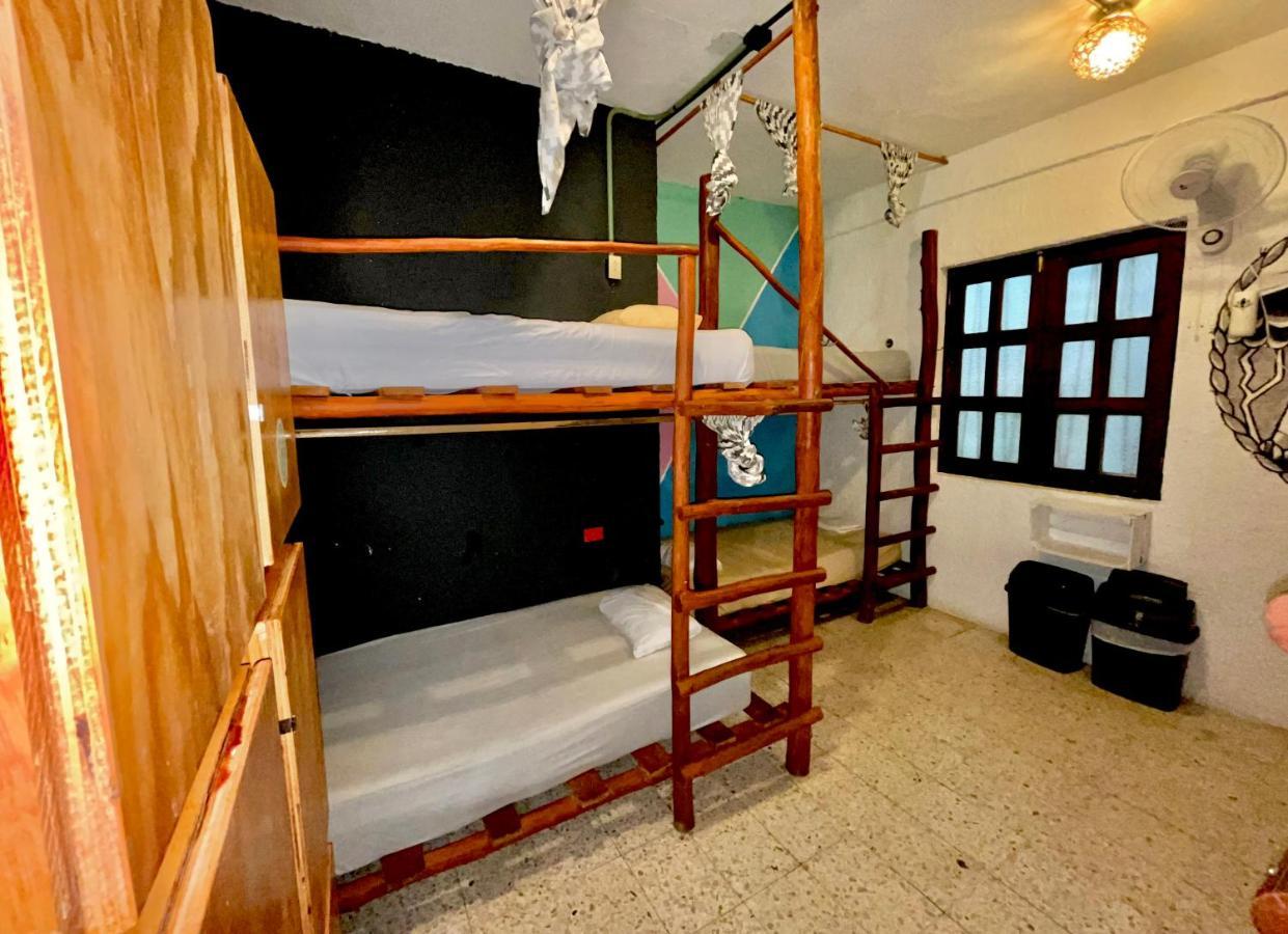 Straw Hat Hostel & Rooftop Bar Тулум Екстер'єр фото